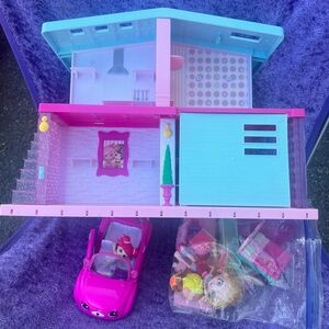 Shopkins Mansion with accessories